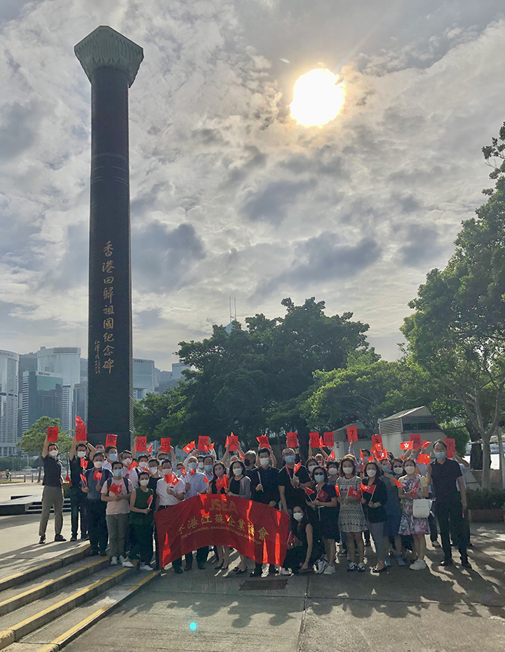20220928 江蘇駐港企業(yè)形式多樣的喜迎國(guó)慶2.jpg